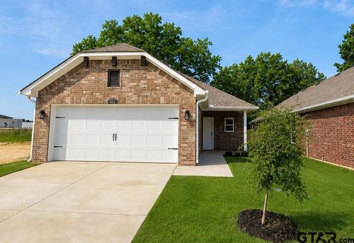 612 Park Central, Chandler, TX, 75758 | Card Image