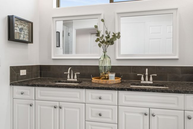 Bathroom (1) | Image 29