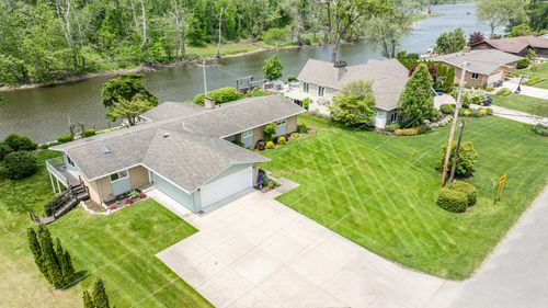 2310 Riverbend Dr, Benton Harbor, MI, 49022-6921 | Card Image