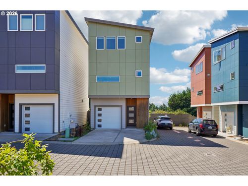 9025 Ne Hoyt St, Portland, OR, 97220-5867 | Card Image