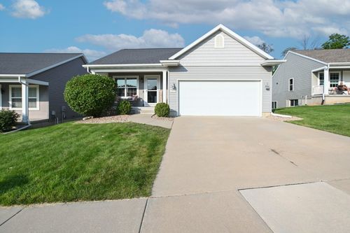 2065 Rosewood Dr Nw, Cedar Rapids, IA, 52405-1756 | Card Image