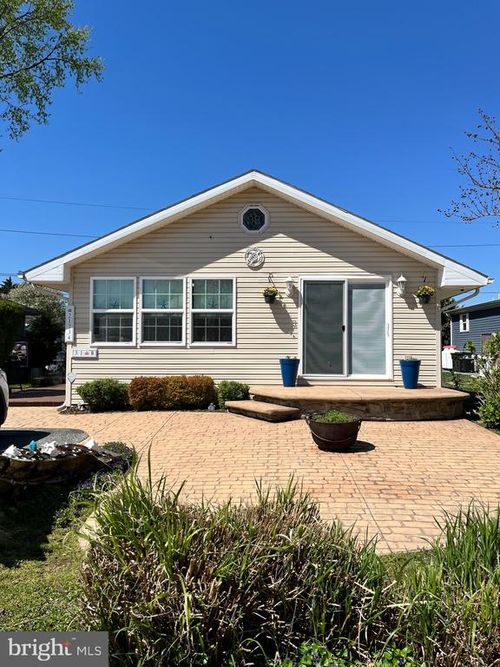 21734 B St, REHOBOTH BEACH, DE, 19971-8409 | Card Image