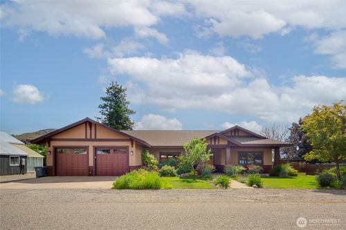 512 May St, Twisp, WA, 98856-5833 | Card Image
