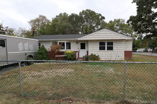 143 Jefferson Ave, Wyandanch, NY, 11798-4114 | Card Image