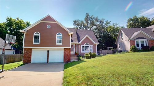 8626 Oakview Dr, Lenexa, KS, 66215-4191 | Card Image