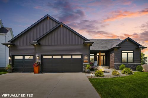5301 Fernwood Dr, Cedar Falls, IA, 50613-2384 | Card Image