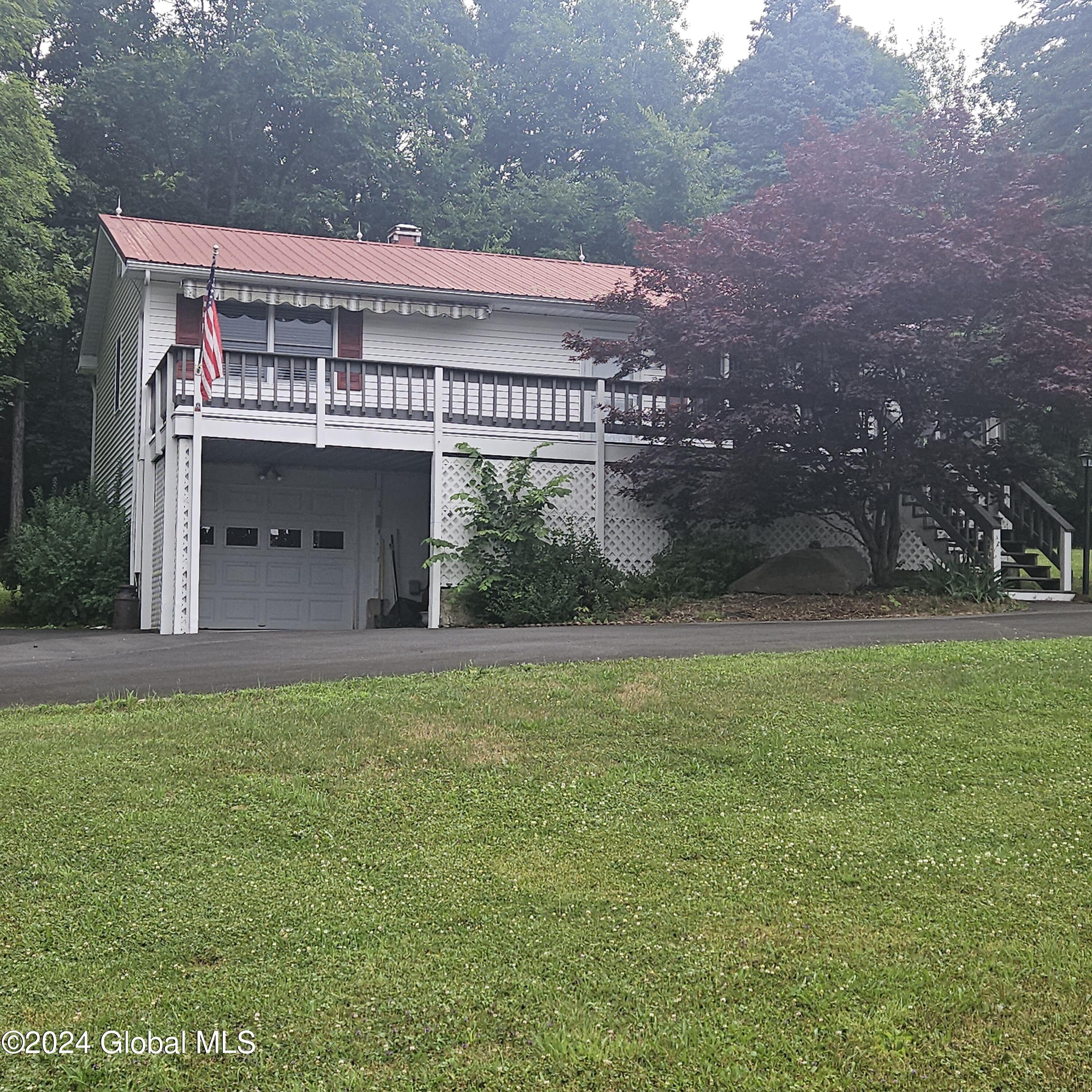 Enax Rd, Freehold, NY 12431