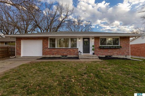 7721 Hickory Ln, Lincoln, NE, 68510-4232 | Card Image