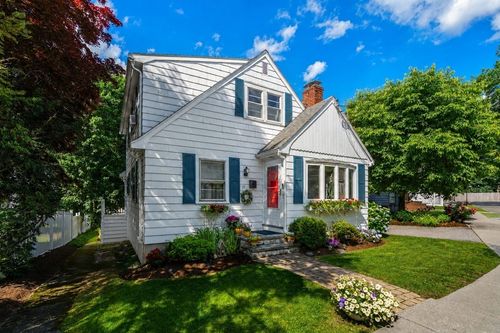 11 Country Rd, Brookline, MA, 02467 | Card Image