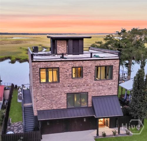 715 E 1st St, midway, GA, 31320-7238 | Card Image