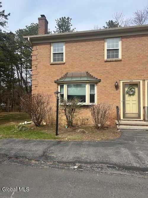 207 Point Of Woods Drive, Albany, NY, 12203 | Card Image