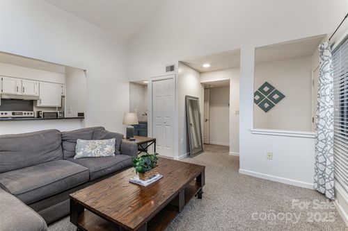12f-421 N Church St, Charlotte, NC, 28202-2155 | Card Image