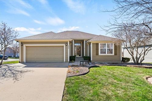 803 Nw Redbud Dr, Grain Valley, MO, 64029-7216 | Card Image