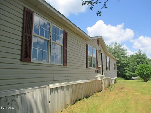 6927 Moccasin Valley Rd, Lebanon, VA, 24266-5600 | Card Image