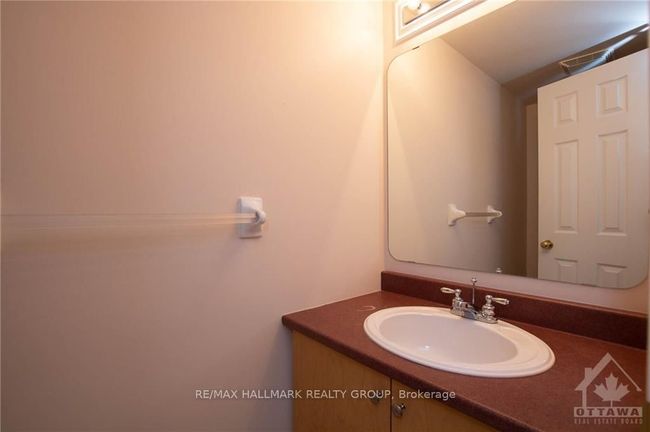8 Kingsbridge Pvt, House attached with 3 bedrooms, 3 bathrooms and 2 parking in Ottawa ON | Image 4