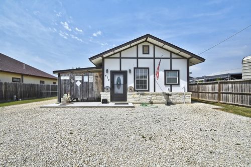 472 Mountain View Dr, Bandera, TX, 78003-4205 | Card Image