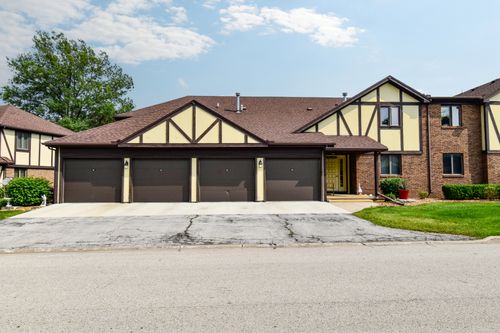 a2-208 Carol Ct, Pontiac, IL, 61764-9718 | Card Image