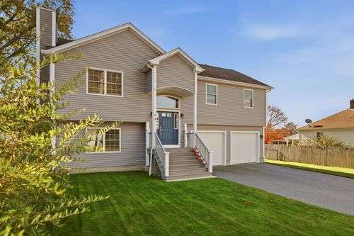 94 Charles St, Bristol, RI, 02809-3132 | Card Image