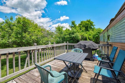 421 E Glade St, Glade Spring, VA, 24340-4067 | Card Image