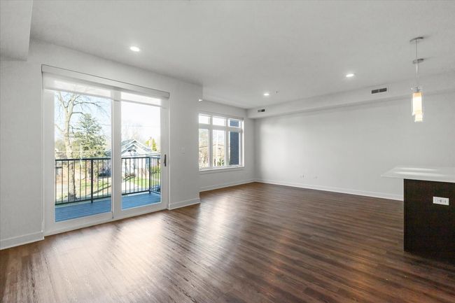 UNIT-115 - 500 N Northwest Hwy, Condo with 2 bedrooms, 2 bathrooms and 91 parking in Park Ridge IL | Image 4