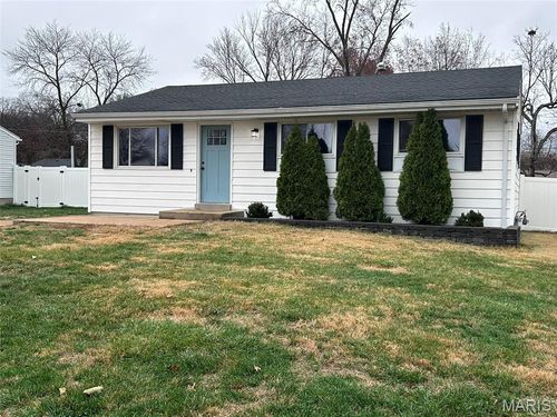 245 Peffer Ln, Fenton, MO, 63026-2822 | Card Image