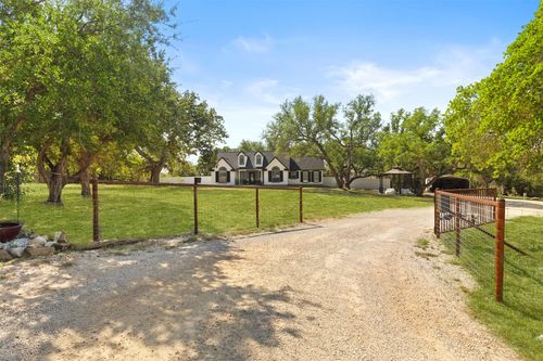 280 Stonegate Dr, Johnson City, TX, 78636-4733 | Card Image