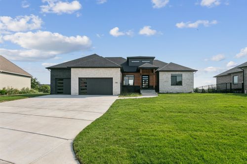 5046 N Remington St, Bel Aire, KS, 67226-7605 | Card Image