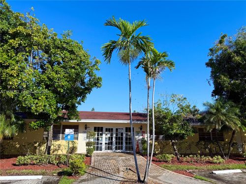 apt-f217-2820 Ne 201st Ter, Aventura, FL, 33180-2062 | Card Image