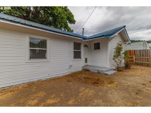 141 Poplar St, Powers, OR, 97466-9660 | Card Image