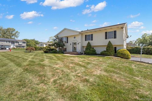 56 Acorn Ave, Middletown, NY, 10941-1670 | Card Image