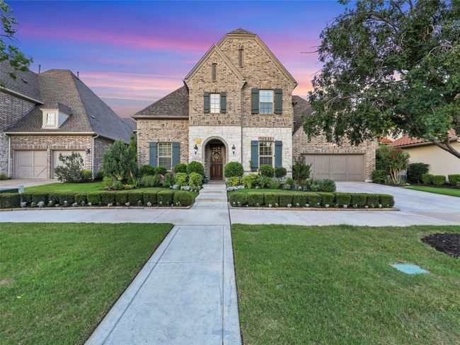 Landscaped front yard | Image 5