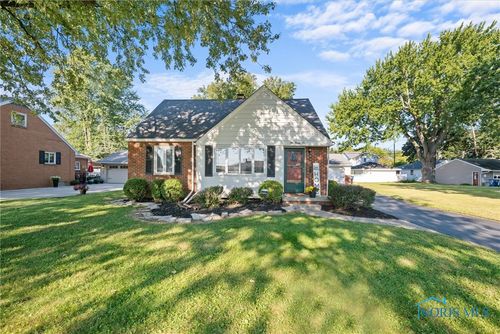 422 Fargo St, Oregon, OH, 43616-2911 | Card Image