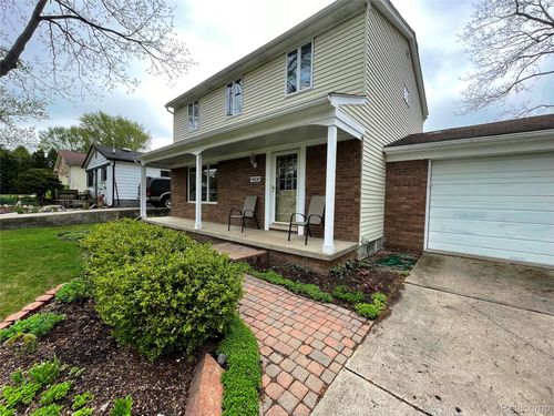 2145 Lakeshire Dr, West Bloomfield, MI, 48323-3839 | Card Image