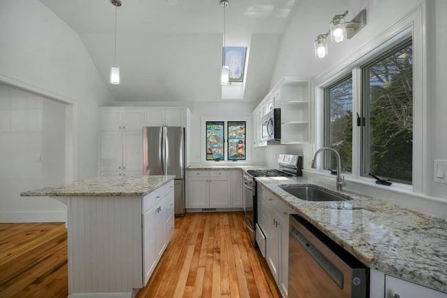 39 Onset Ave, House other with 3 bedrooms, 2 bathrooms and 4 parking in Buzzards Bay MA | Image 8