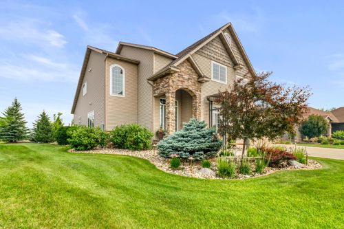 5827 Silverleaf Dr S, Fargo, ND, 58104-7125 | Card Image