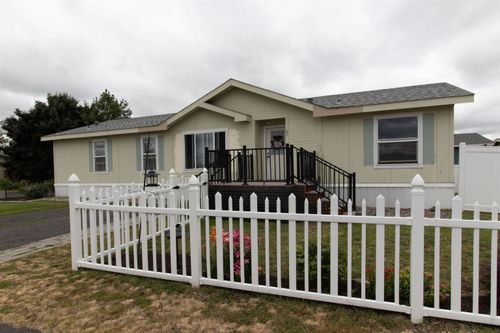 10510 W Richland Rd, Cheney, WA, 99004-8628 | Card Image