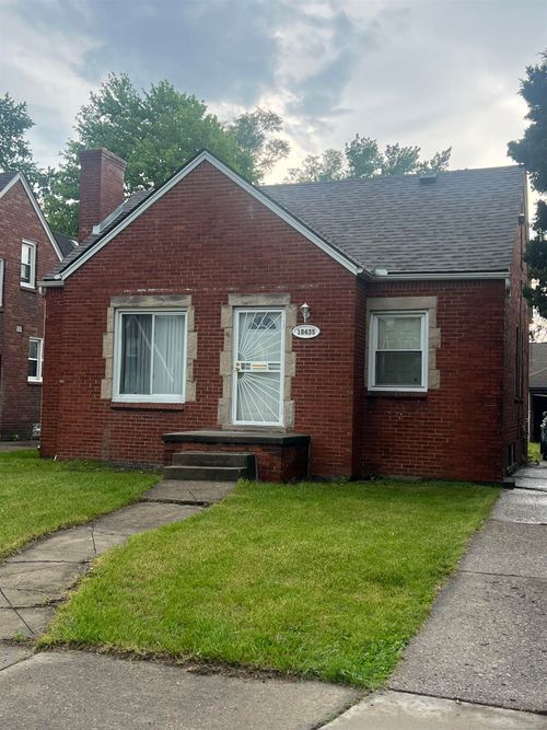 18435 Robson Street, Detroit, MI, 48235 | Card Image