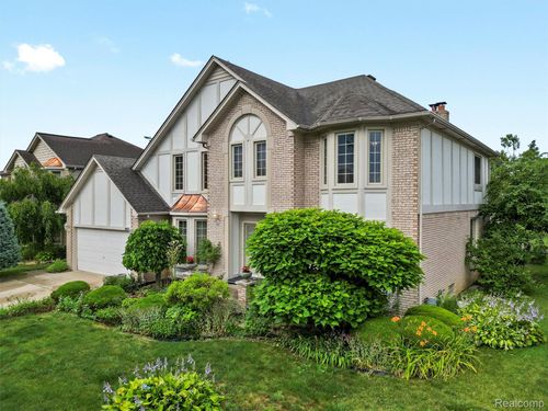 46386 Jackson Dr, Macomb, MI, 48044-3177 | Card Image