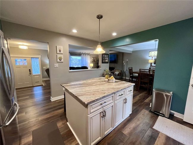 124 Elm Dr, House other with 3 bedrooms, 2 bathrooms and 2 parking in Trafford PA | Image 7