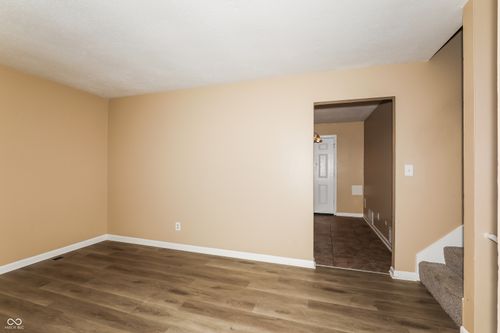 5804 Coppock Ln, Indianapolis, IN, 46221-4103 | Card Image