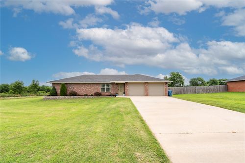 21048 Richard Ct, Siloam Springs, AR, 72761-7028 | Card Image