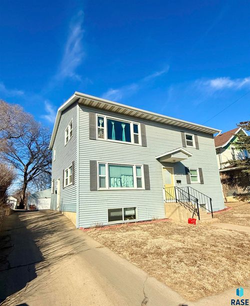 1012 W 8th St St E Street E, Sioux Falls, SD, 57104 | Card Image
