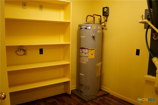 closet in mother in law suite | Image 29