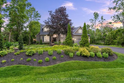 42 Alpine Way, Oro Medonte, ON, L0L2L0 | Card Image