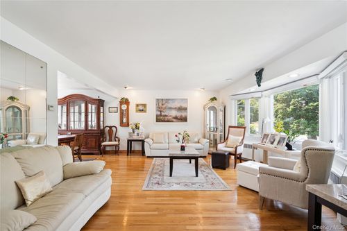 402 Maple St, West Hempstead, NY, 11552-3208 | Card Image