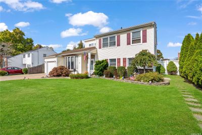 5 Ketridge Street, Home with 5 bedrooms, 4 bathrooms and null parking in West Babylon NY | Image 3