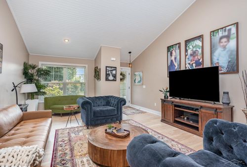 8599 Ashland Pl, Freeland, MI, 48623-9133 | Card Image