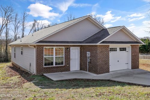1702 Watauga St, Sevierville, TN, 37876-0678 | Card Image