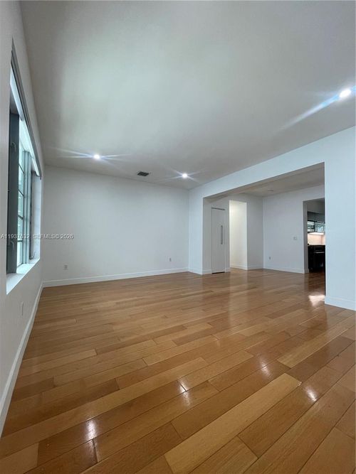 apt-12-2021 Meridian Ave, Miami Beach, FL, 33139-1541 | Card Image