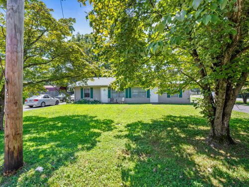 909 Cumberland St, Decherd, TN, 37324-3848 | Card Image